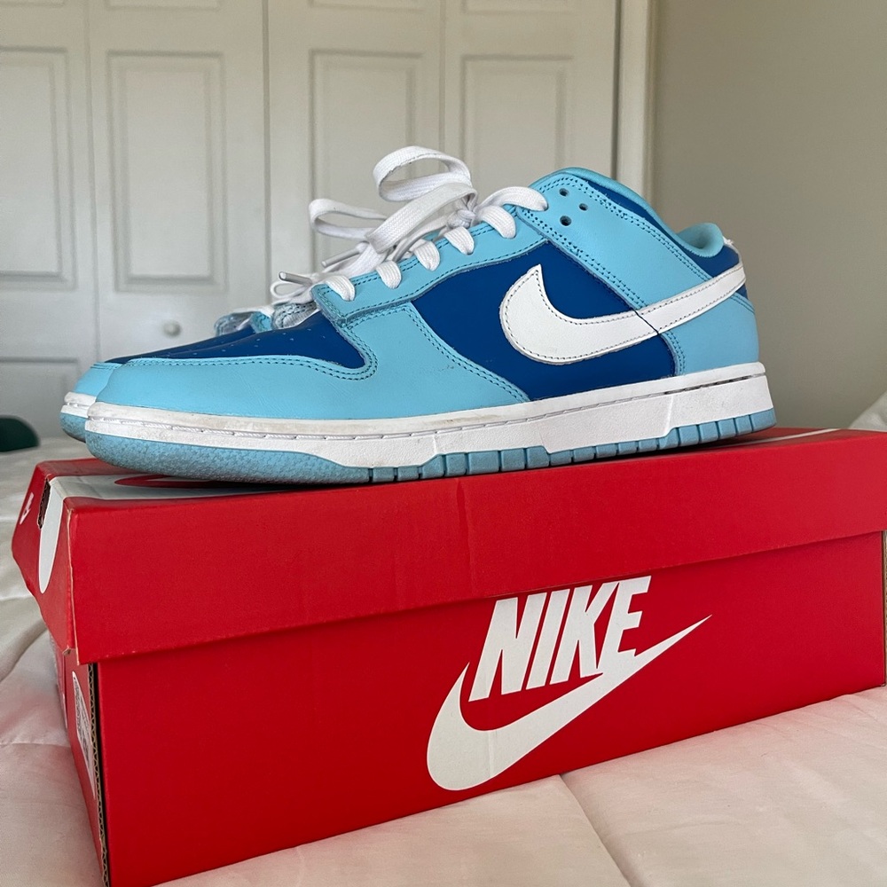 Nike Men's Light Blue and White Athletic Shoes